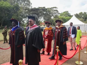 Uhuru Kenyatta Presides Over Kabarak University 21st Graduation Ceremony His Excellency President (Rtd) Uhuru Kenyatta, accompanied by Hon. Dr. @MoiGideon, the Chancellor of Kabarak University, arrives at Kabarak University